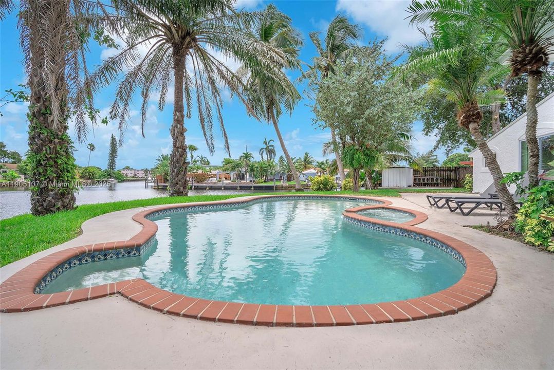 For Rent: $5,690 (4 beds, 2 baths, 1812 Square Feet)