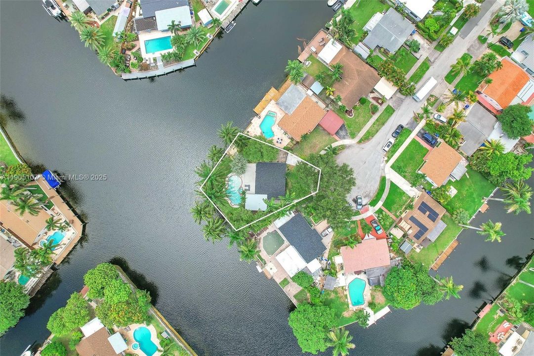 For Rent: $5,690 (4 beds, 2 baths, 1812 Square Feet)