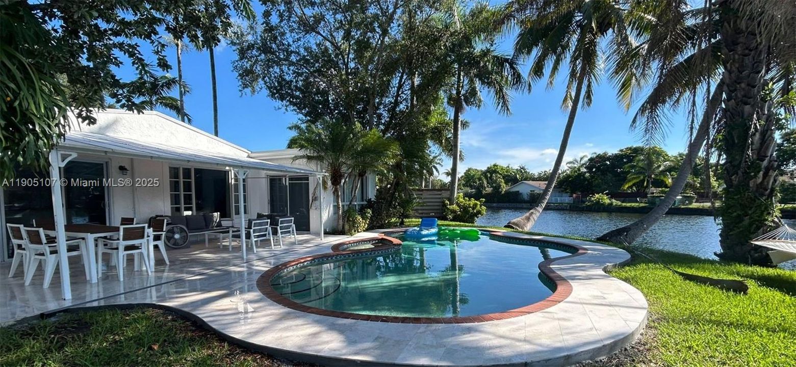 For Rent: $5,690 (4 beds, 2 baths, 1812 Square Feet)