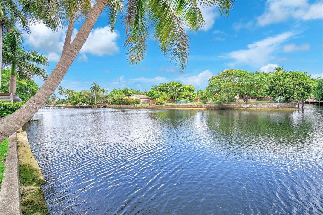 For Rent: $5,690 (4 beds, 2 baths, 1812 Square Feet)