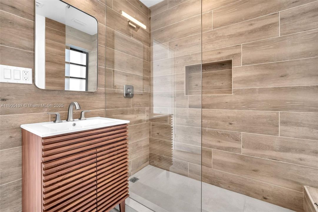 For Rent: $5,690 (4 beds, 2 baths, 1812 Square Feet)