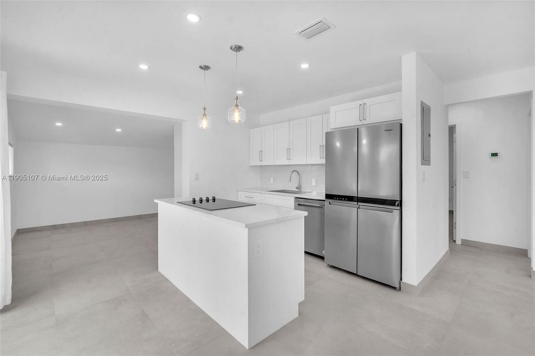 For Rent: $5,690 (4 beds, 2 baths, 1812 Square Feet)