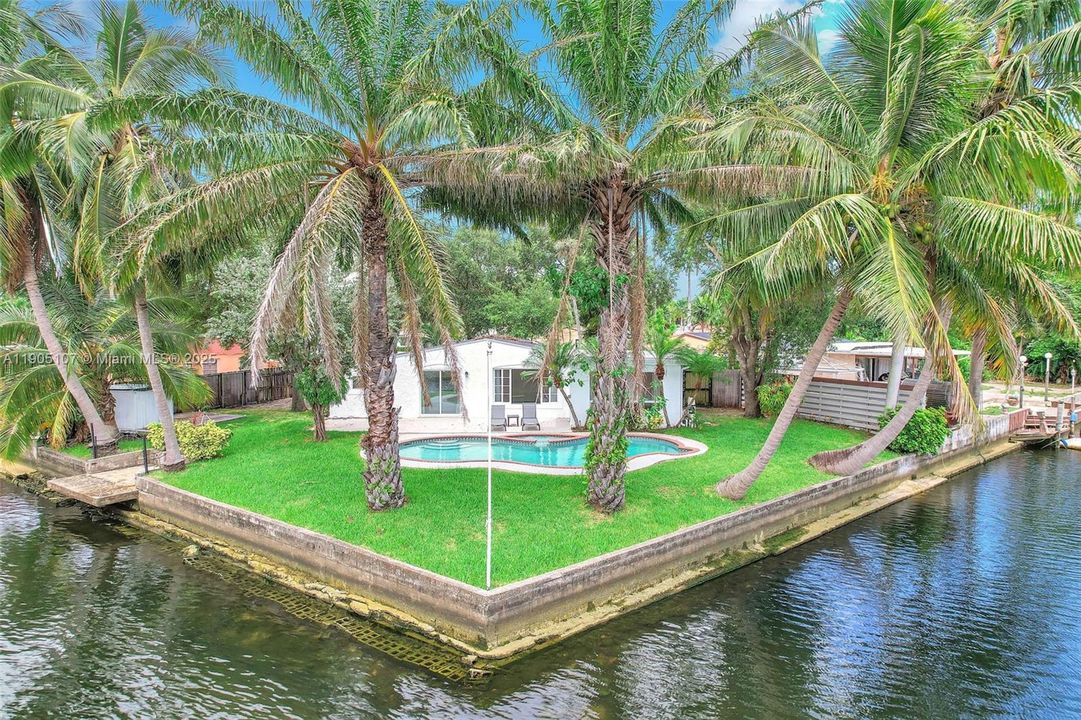 For Rent: $5,690 (4 beds, 2 baths, 1812 Square Feet)