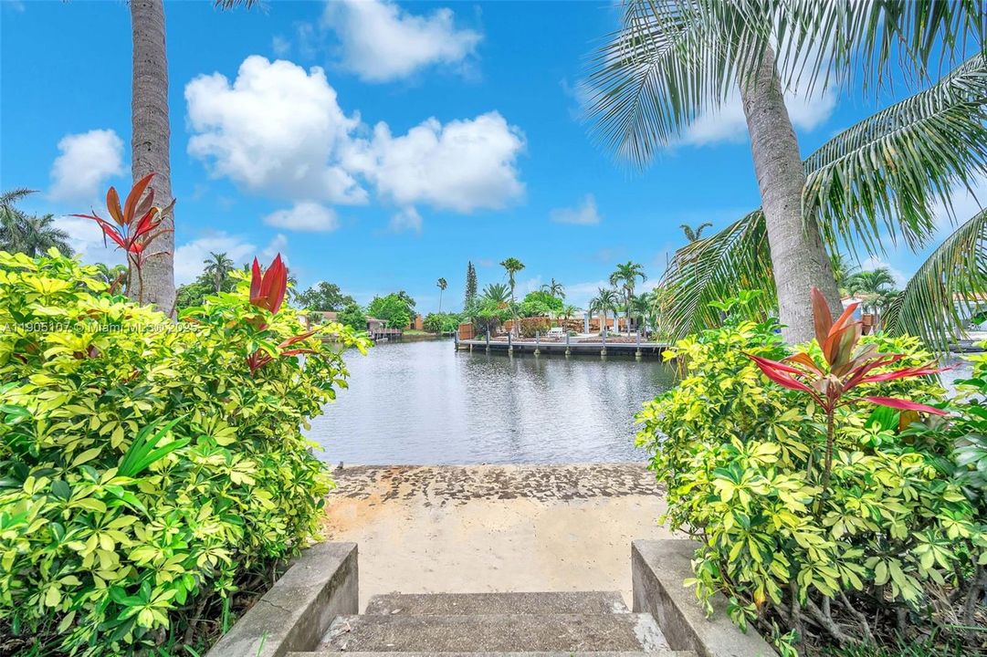 For Rent: $5,690 (4 beds, 2 baths, 1812 Square Feet)