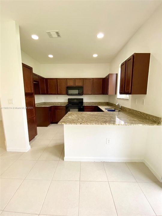 For Rent: $3,500 (3 beds, 2 baths, 1589 Square Feet)