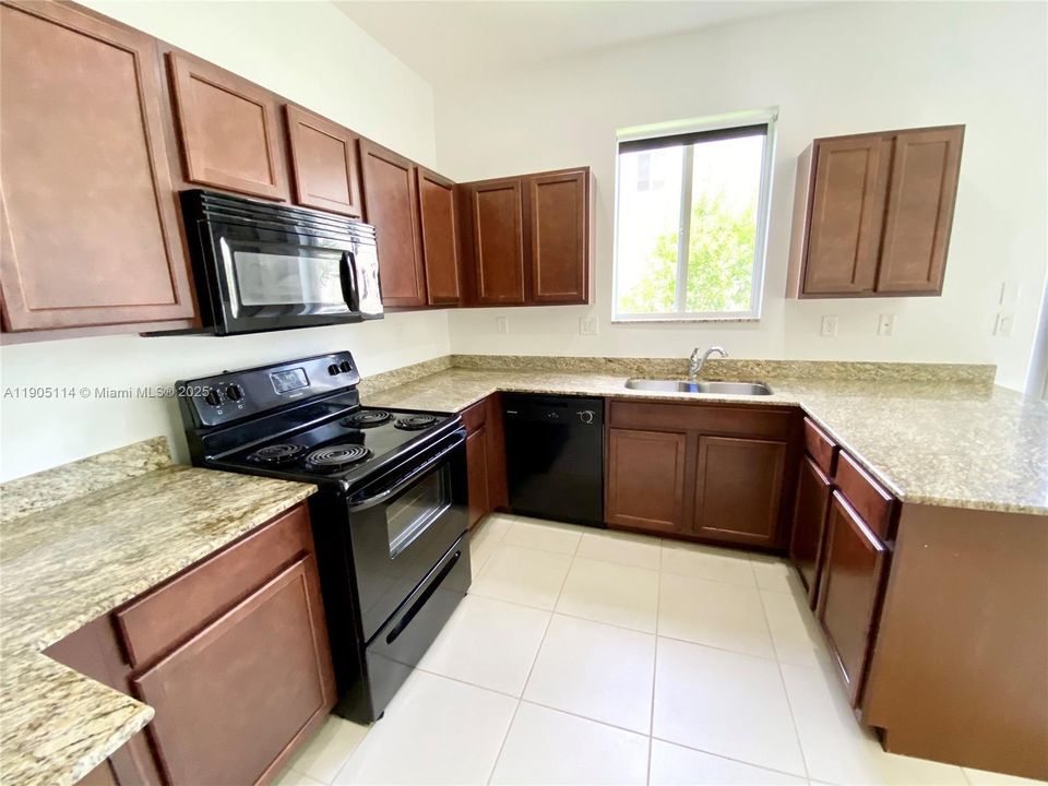 For Rent: $3,500 (3 beds, 2 baths, 1589 Square Feet)