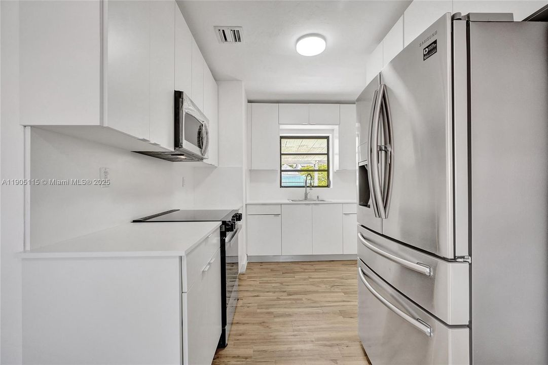 For Sale: $539,900 (3 beds, 2 baths, 1000 Square Feet)