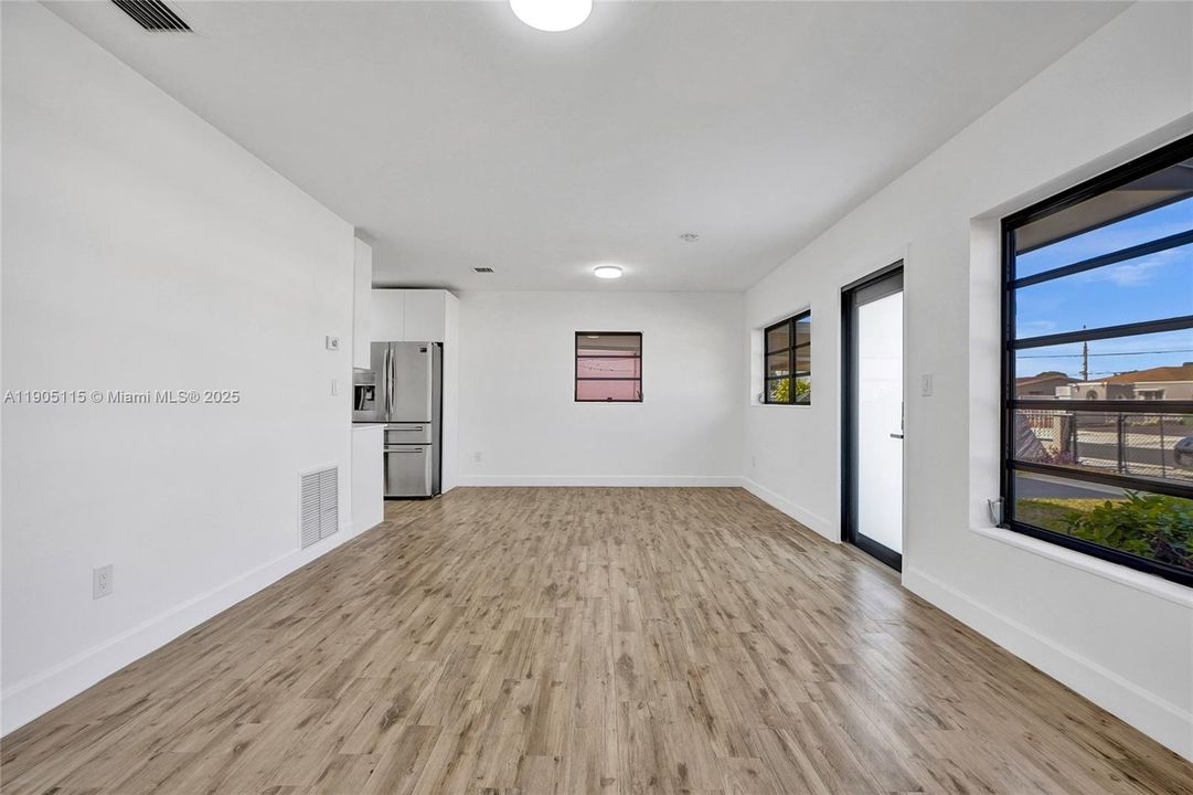 For Sale: $539,900 (3 beds, 2 baths, 1000 Square Feet)