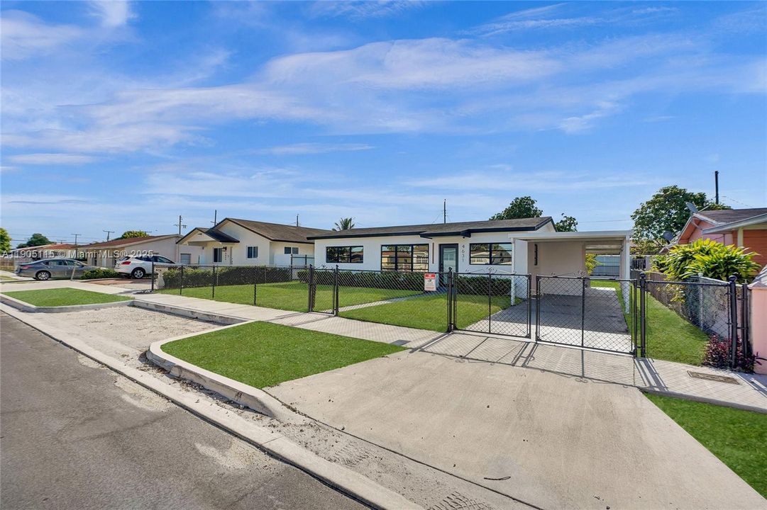 For Sale: $539,900 (3 beds, 2 baths, 1000 Square Feet)