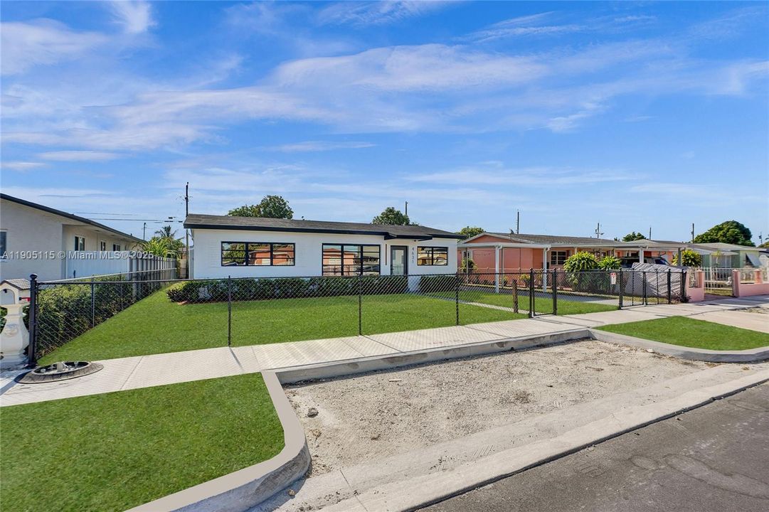 For Sale: $539,900 (3 beds, 2 baths, 1000 Square Feet)