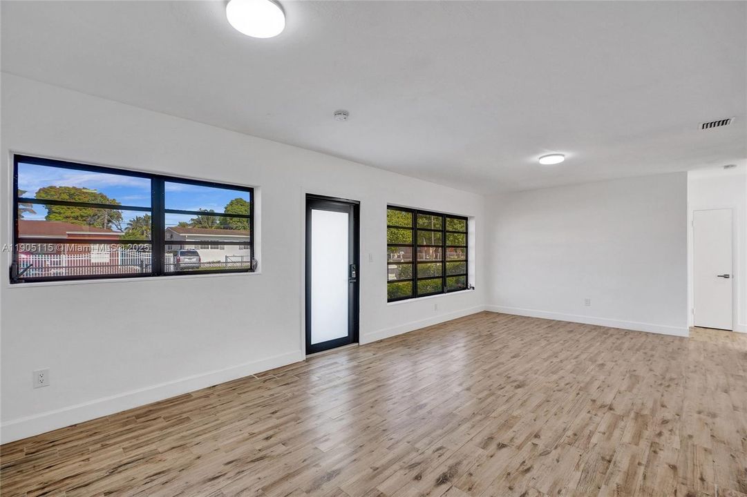 For Sale: $539,900 (3 beds, 2 baths, 1000 Square Feet)