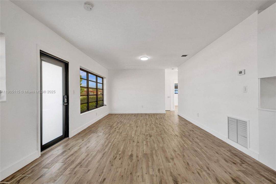 For Sale: $539,900 (3 beds, 2 baths, 1000 Square Feet)