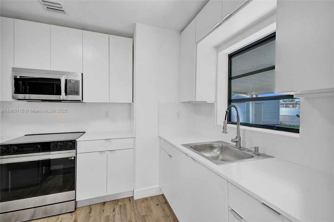 For Sale: $539,900 (3 beds, 2 baths, 1000 Square Feet)