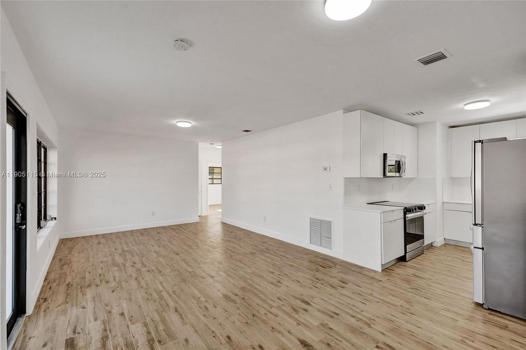 For Sale: $539,900 (3 beds, 2 baths, 1000 Square Feet)