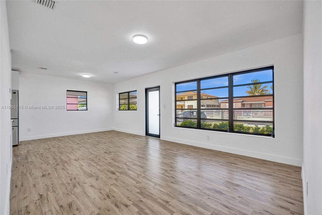 For Sale: $539,900 (3 beds, 2 baths, 1000 Square Feet)