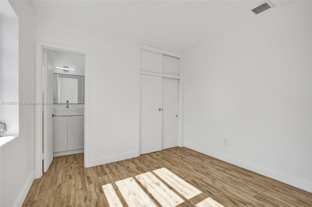 For Sale: $539,900 (3 beds, 2 baths, 1000 Square Feet)