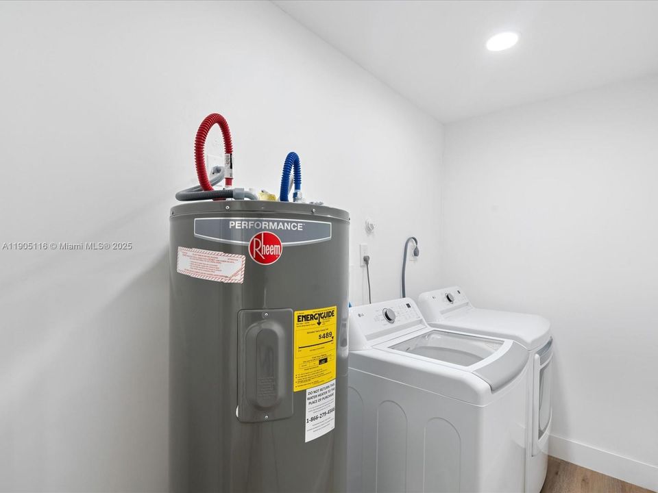 Active With Contract: $579,000 (3 beds, 2 baths, 1921 Square Feet)