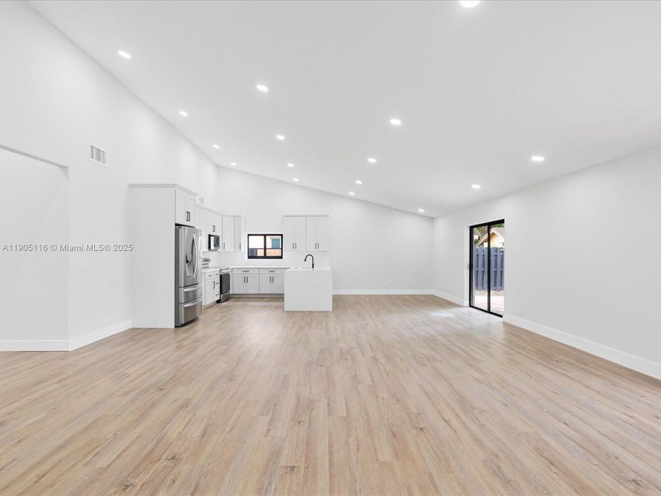 Active With Contract: $579,000 (3 beds, 2 baths, 1921 Square Feet)