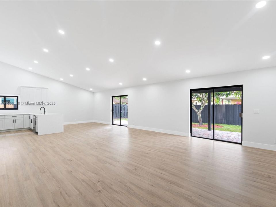 Active With Contract: $579,000 (3 beds, 2 baths, 1921 Square Feet)