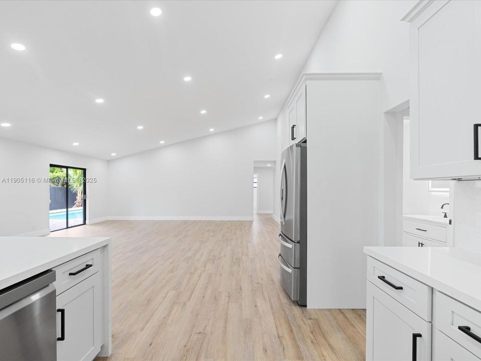 Active With Contract: $579,000 (3 beds, 2 baths, 1921 Square Feet)