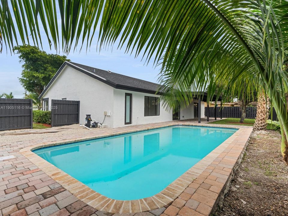 Active With Contract: $579,000 (3 beds, 2 baths, 1921 Square Feet)