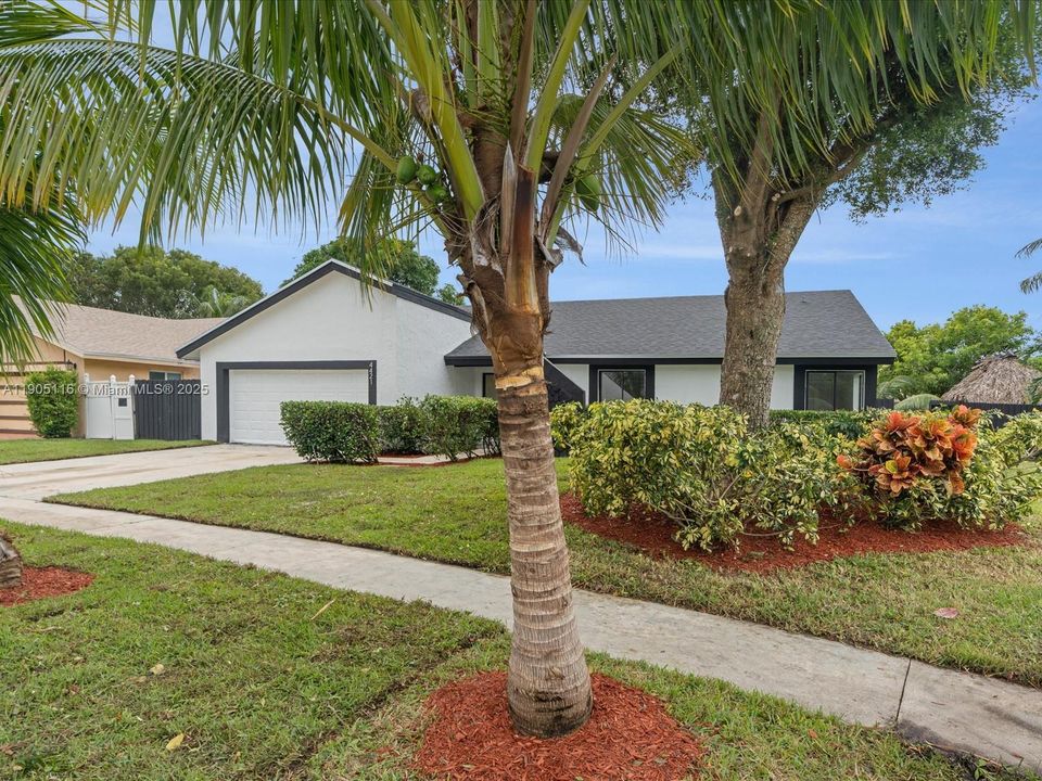 Active With Contract: $579,000 (3 beds, 2 baths, 1921 Square Feet)