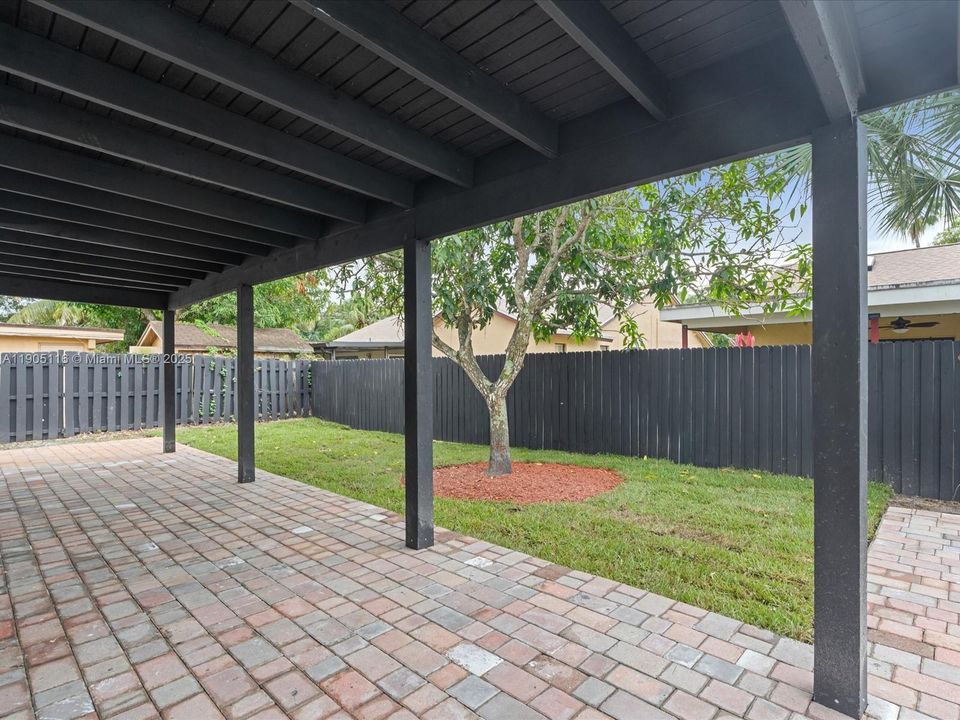 Active With Contract: $579,000 (3 beds, 2 baths, 1921 Square Feet)