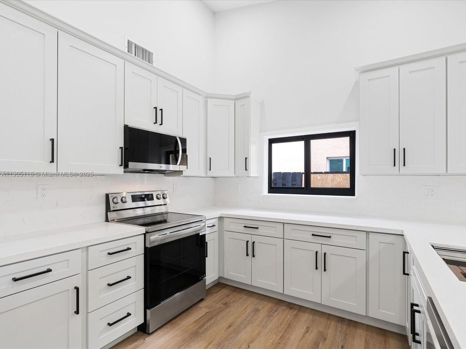 Active With Contract: $579,000 (3 beds, 2 baths, 1921 Square Feet)