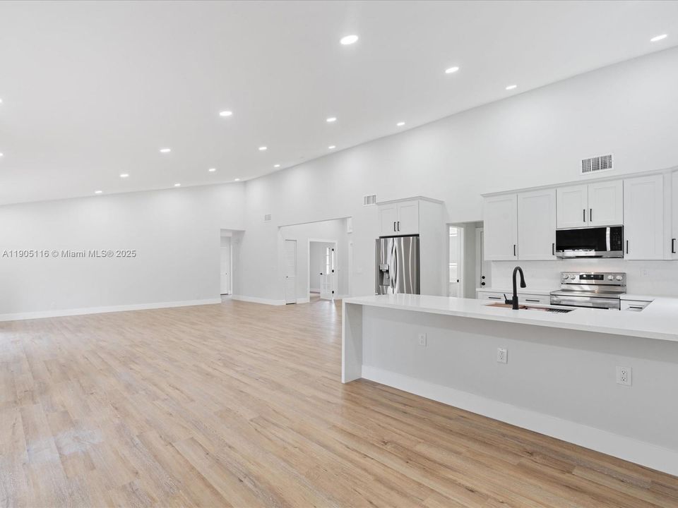 Active With Contract: $579,000 (3 beds, 2 baths, 1921 Square Feet)