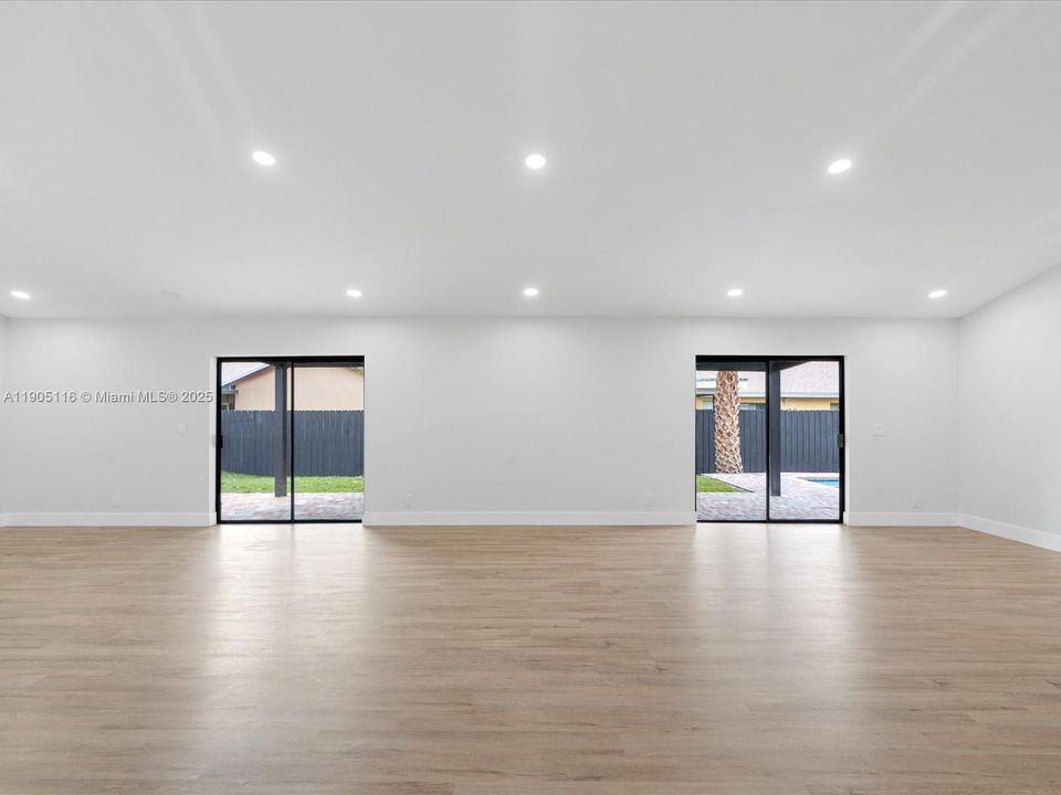 Active With Contract: $579,000 (3 beds, 2 baths, 1921 Square Feet)