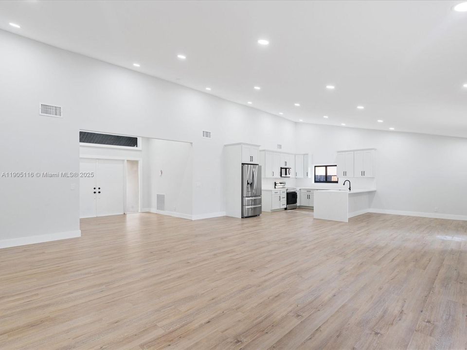 Active With Contract: $579,000 (3 beds, 2 baths, 1921 Square Feet)