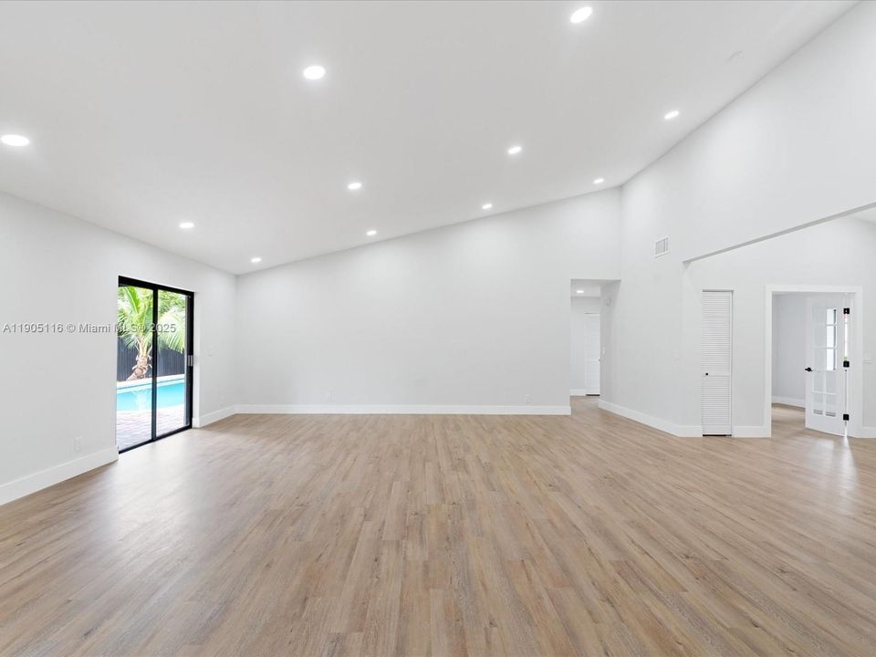 Active With Contract: $579,000 (3 beds, 2 baths, 1921 Square Feet)