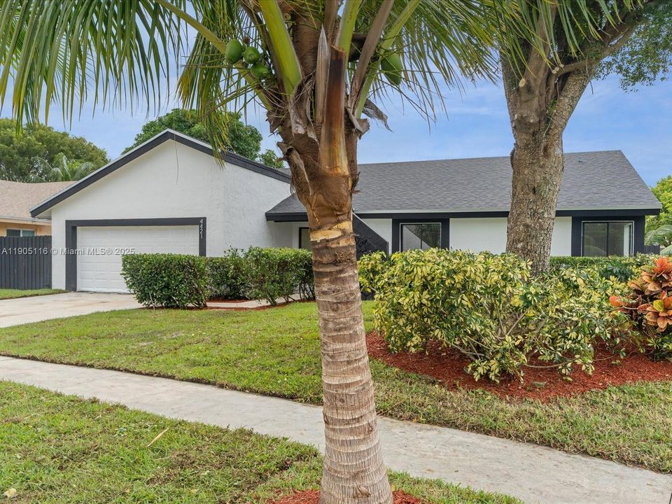 Active With Contract: $579,000 (3 beds, 2 baths, 1921 Square Feet)