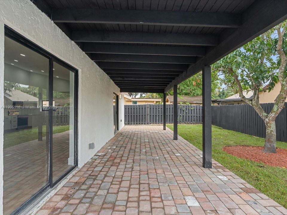 Active With Contract: $579,000 (3 beds, 2 baths, 1921 Square Feet)