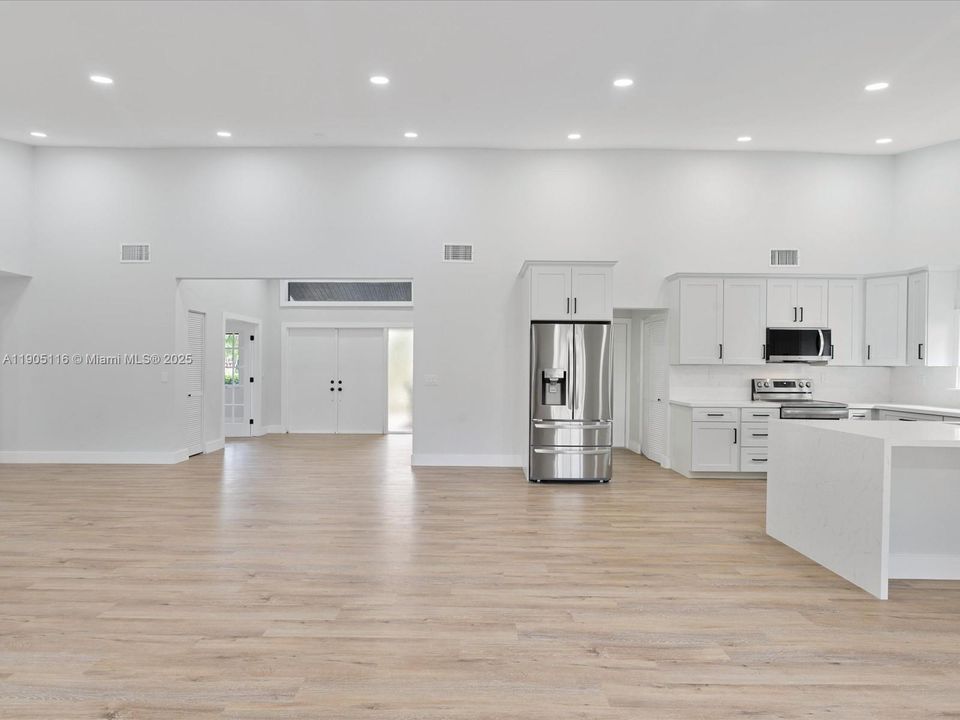 Active With Contract: $579,000 (3 beds, 2 baths, 1921 Square Feet)