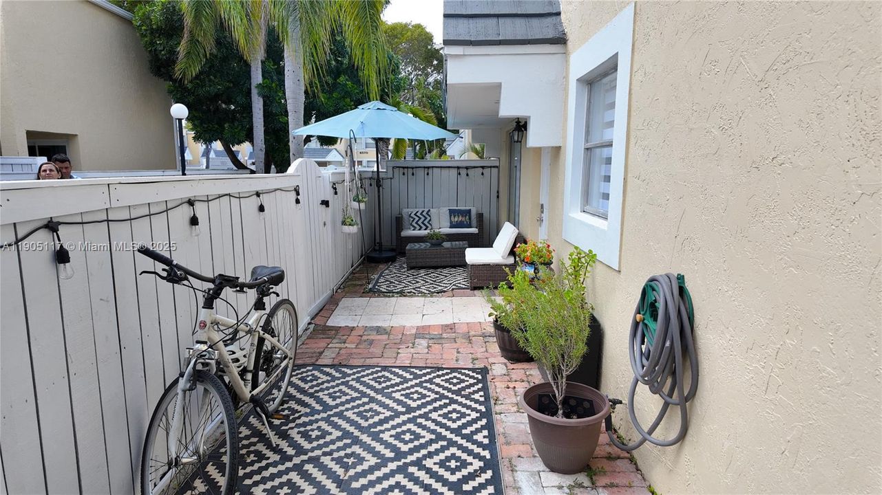 На продажу: $529,500 (3 спален, 2 ванн, 1270 Квадратных фут)