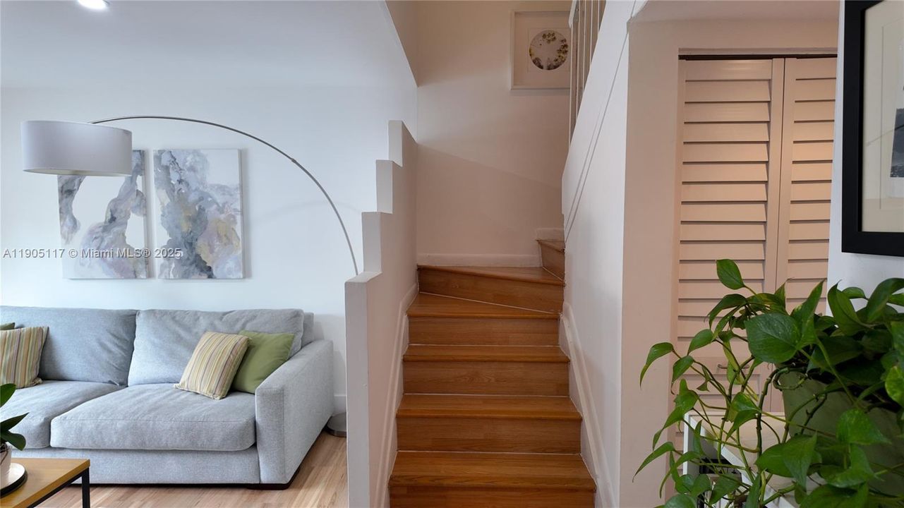 На продажу: $529,500 (3 спален, 2 ванн, 1270 Квадратных фут)