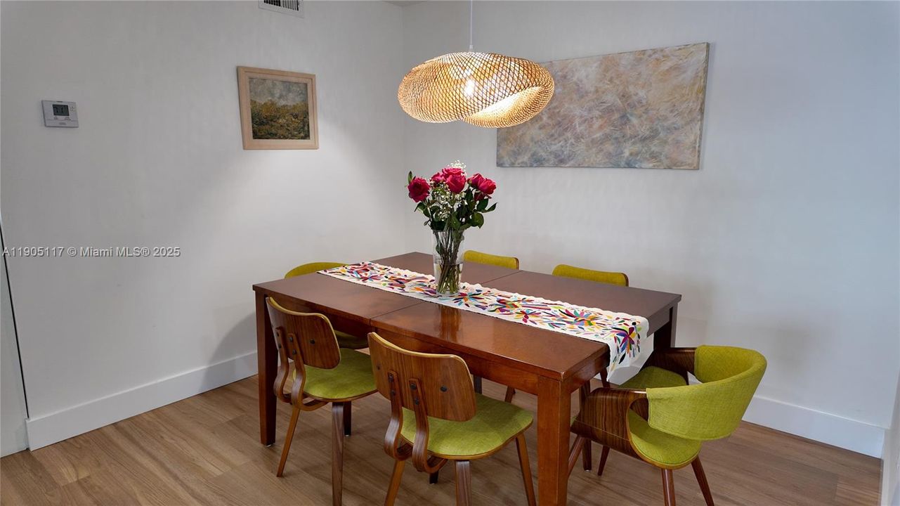 На продажу: $529,500 (3 спален, 2 ванн, 1270 Квадратных фут)