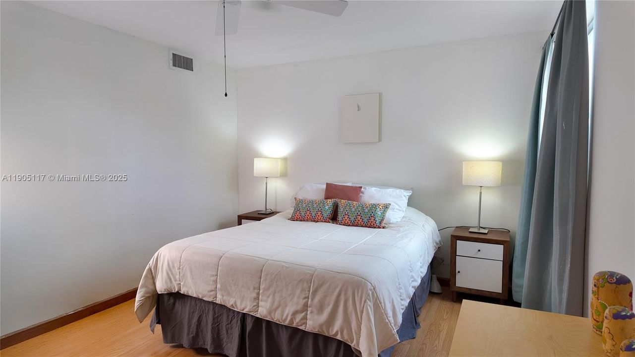 На продажу: $529,500 (3 спален, 2 ванн, 1270 Квадратных фут)