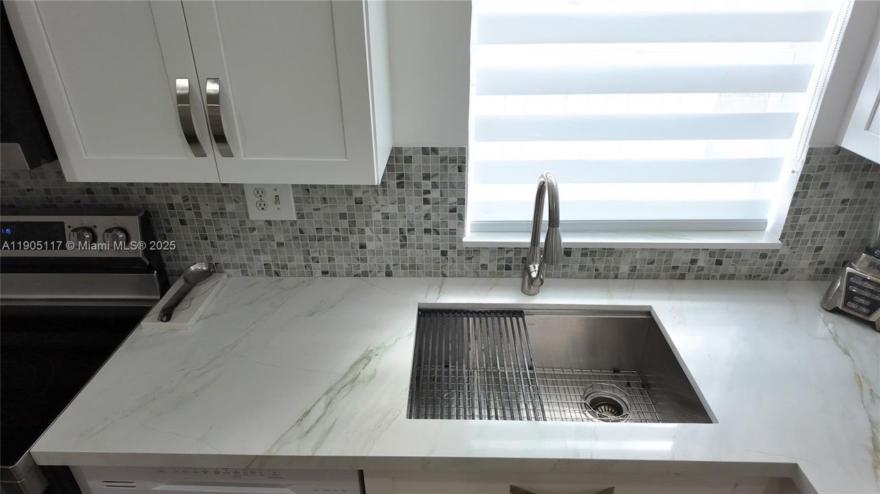 На продажу: $529,500 (3 спален, 2 ванн, 1270 Квадратных фут)