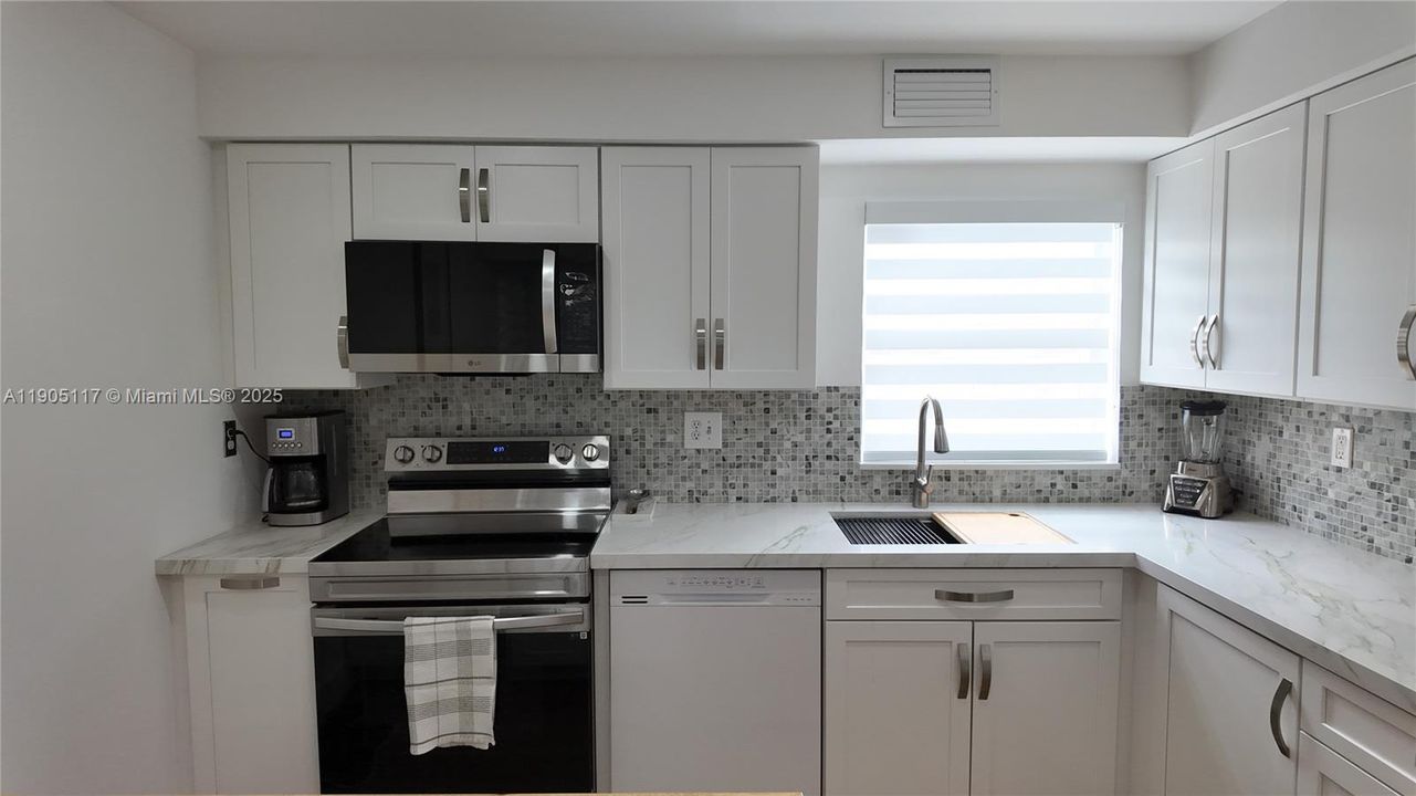 На продажу: $529,500 (3 спален, 2 ванн, 1270 Квадратных фут)