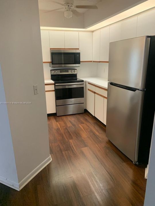 Active With Contract: $1,700 (1 beds, 1 baths, 1046 Square Feet)