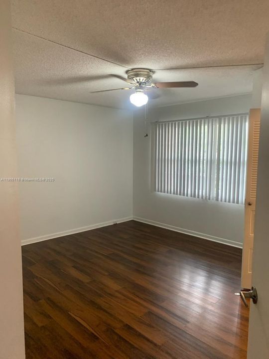 Active With Contract: $1,700 (1 beds, 1 baths, 1046 Square Feet)