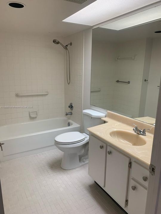 Active With Contract: $1,700 (1 beds, 1 baths, 1046 Square Feet)
