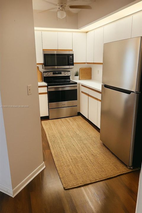 Active With Contract: $1,700 (1 beds, 1 baths, 1046 Square Feet)