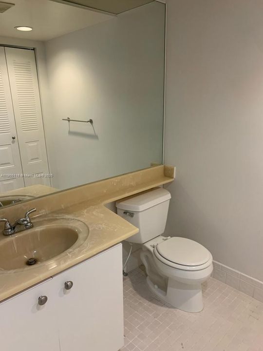 Active With Contract: $1,700 (1 beds, 1 baths, 1046 Square Feet)
