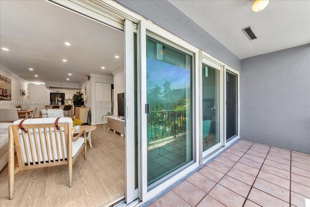 Active With Contract: $2,550 (2 beds, 2 baths, 1010 Square Feet)