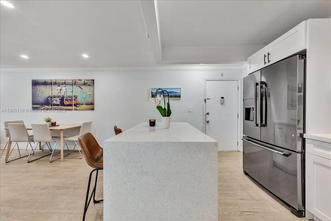 Active With Contract: $2,550 (2 beds, 2 baths, 1010 Square Feet)