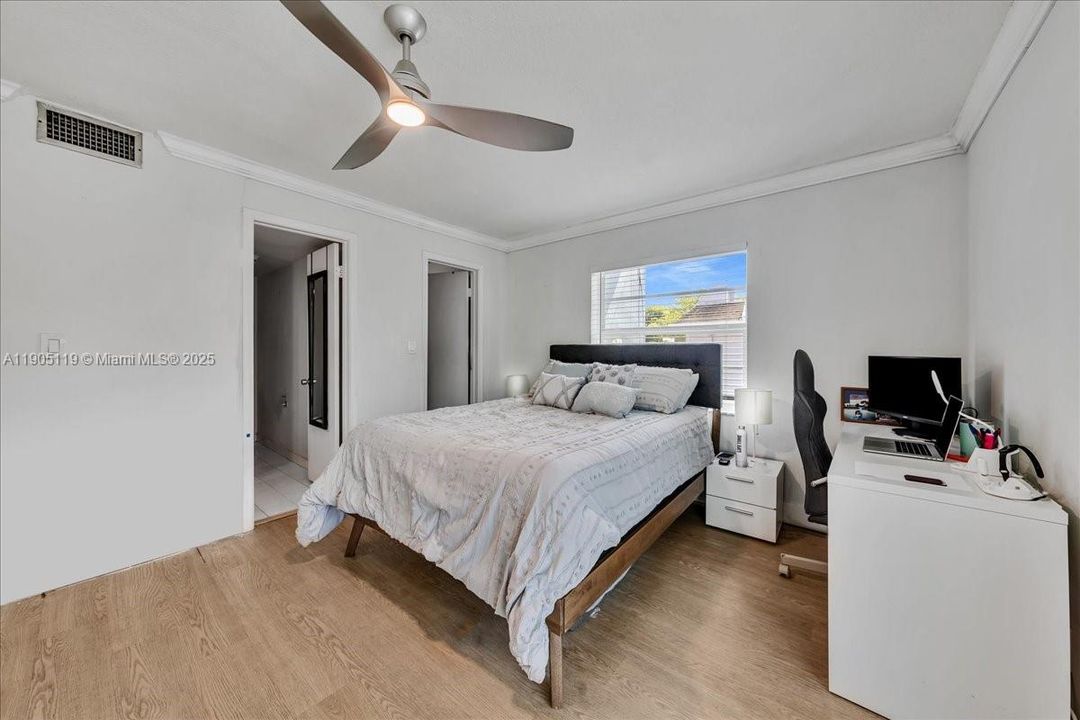 Active With Contract: $2,550 (2 beds, 2 baths, 1010 Square Feet)