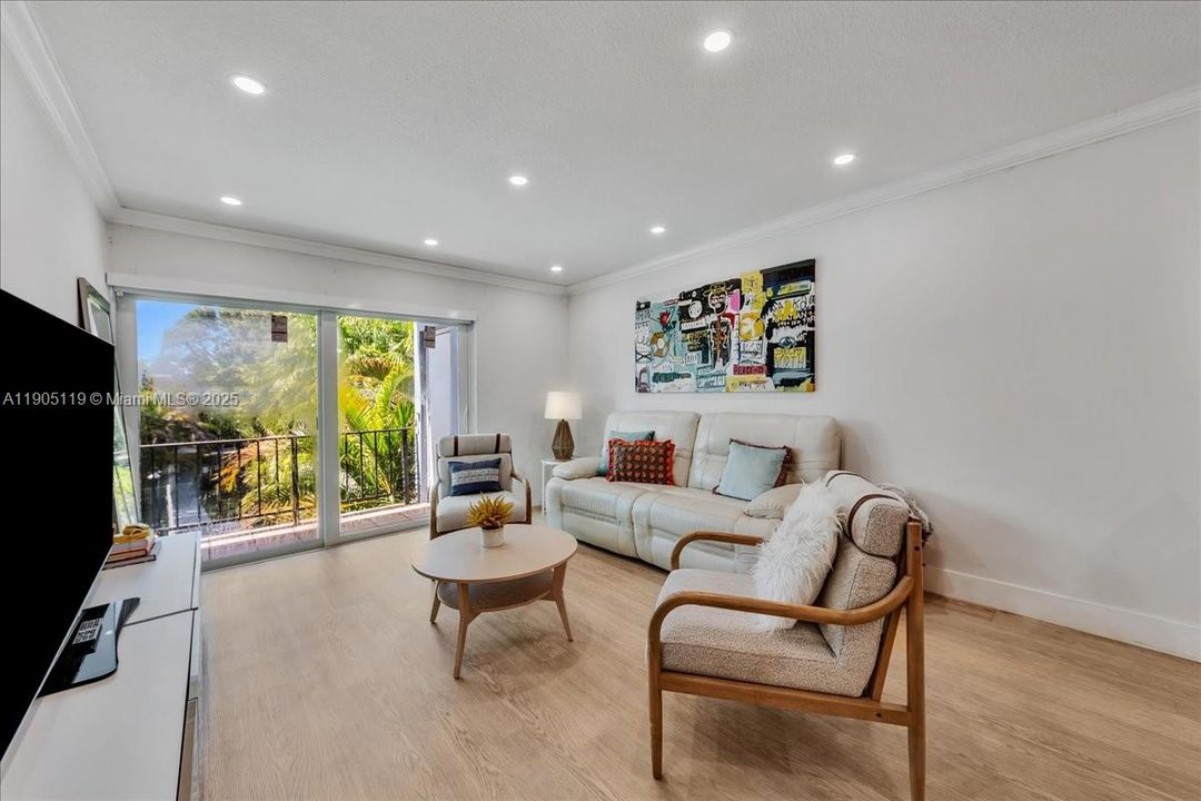 Active With Contract: $2,550 (2 beds, 2 baths, 1010 Square Feet)